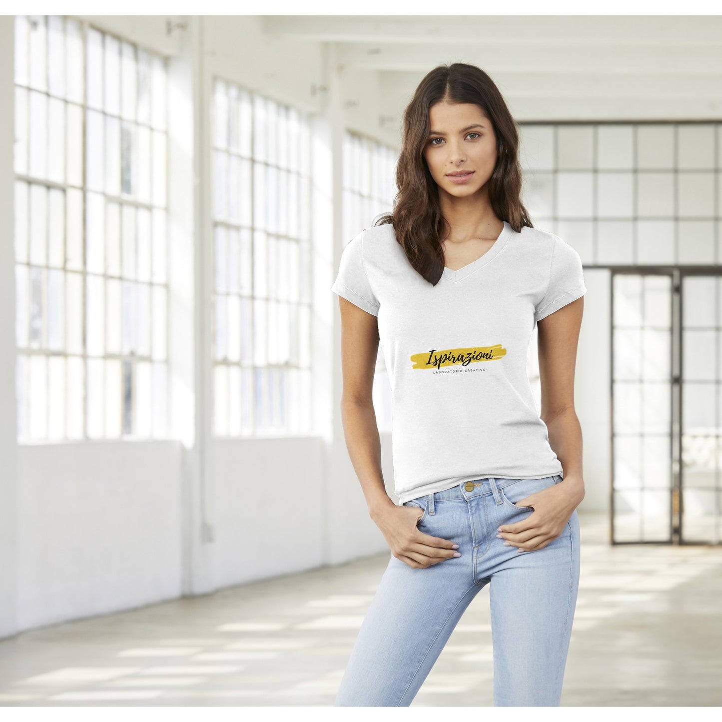 T-shirt premium da donna con scollo a V personalizzabile