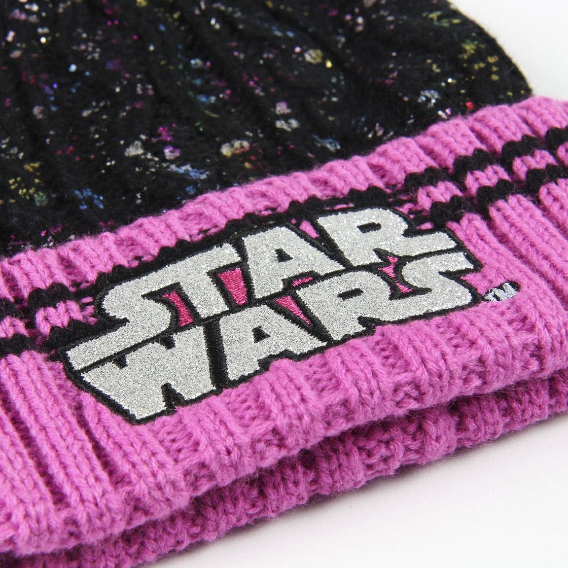 BERRETTO CON POMPON IN MAGLIA STAR WARS