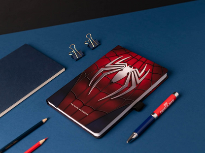 Taccuino A5 Spiderman e Penna - Quaderno Appunti Bullet Journal Puntinato con Penna Proiettore a Pile, Copertina Rigida