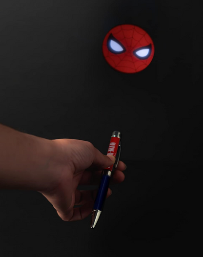 Taccuino A5 Spiderman e Penna - Quaderno Appunti Bullet Journal Puntinato con Penna Proiettore a Pile, Copertina Rigida
